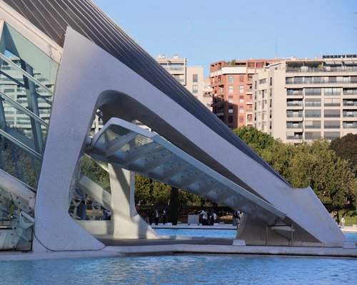 Modern open space office in Valencia focusing on digital comfort design